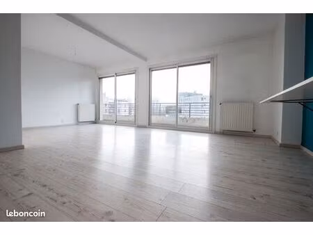 t4 traversant 100 m² rénové  lumineux superbe vue sur les montagne secteur gendarmerie léo