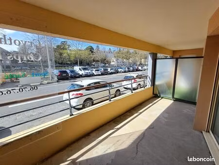 appartement t3 70m2  bord de la mayenne