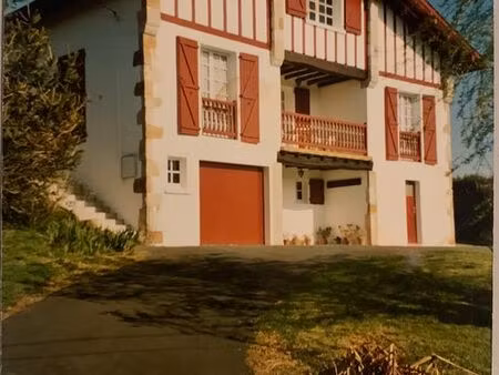 appartement dans maison style basque