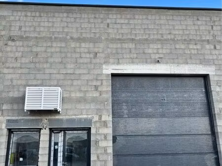local entrepôt 100 m2 + bureau