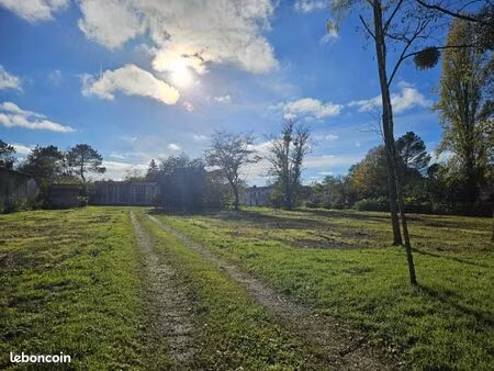 terrain 605 m² landiras