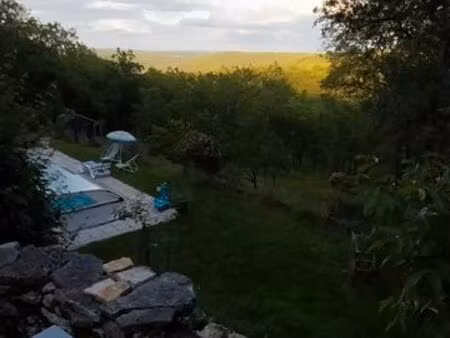 maison en pierre perigourdine avec vue