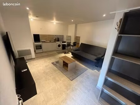 jolie studio meublé