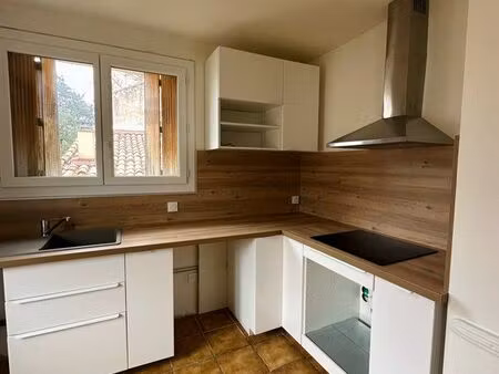 maison de ville de charme avec cour privée et jardinet – centre d’alès