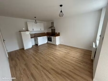 maison mitoyenne 70m2 jardinet garage