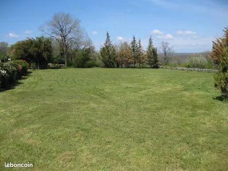 beau terrain constructible avec cu et compteur d'eau