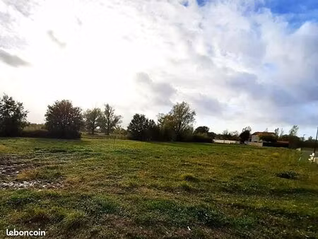 terrain 583 m² revel