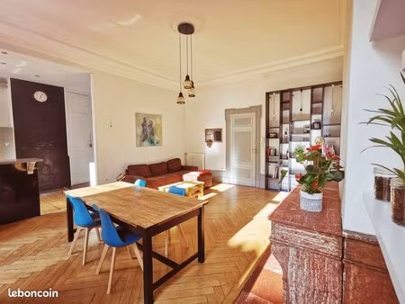 t3 haussmanien en plein centre ville