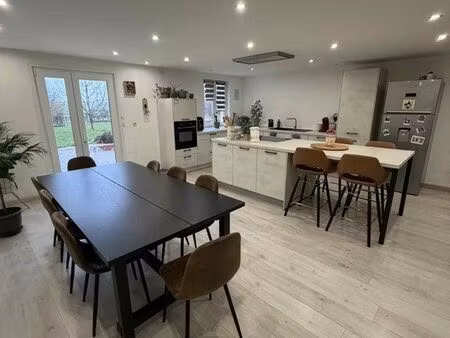 appartement à louer - 150m2