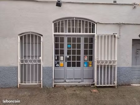 location local commercial