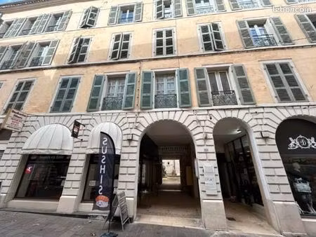 locaux commerciaux 12% annuel