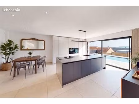 design  lumière et piscine : une propriété coup de cœur