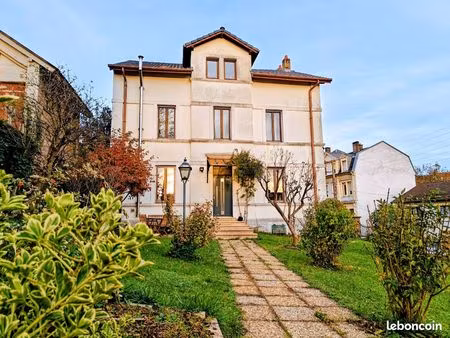 maison individuelle avec 4 chambres et beau jardin