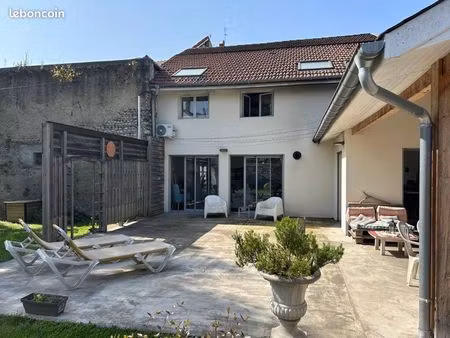 maison individuelle plein centre-ville