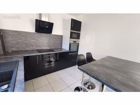 4 pièces 90 m² en rez-de-jardin – lumineux – jardin privatif – cave et garage