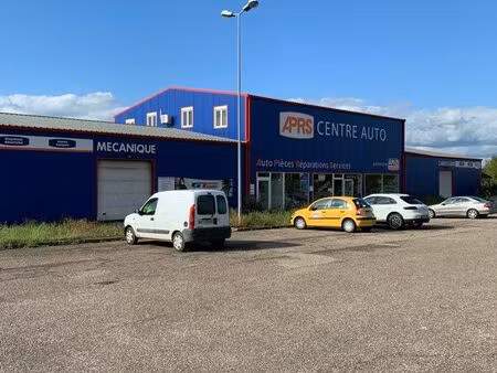 bâtiment commercial avec appartement