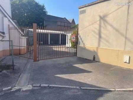 location garage fermé