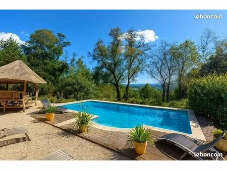 propriété 7 pièces 200 m²