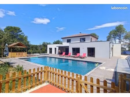 maison 7 pièces 196 m²