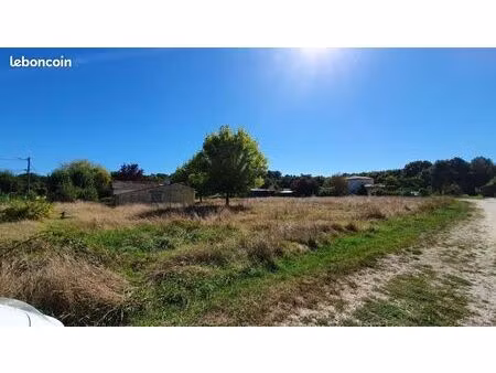 terrain 650 m² camarsac
