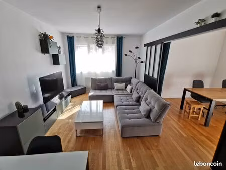 t4 de 81m2 avec balcons et parking - rénové 2022 - triple exposition