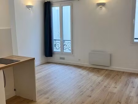 studio entièrement rénové 75018
