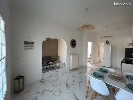 t2 lumineux rénové avec extérieur & parking