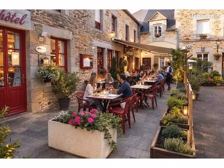 auberge (hotel/bar/restaurant)