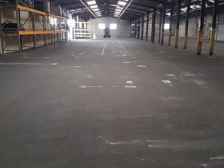 a louer local 145 m2 à usage d'entrepôt