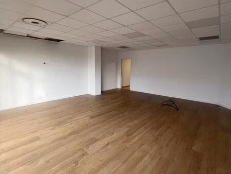 local commercial 72 m² bonchamp les laval