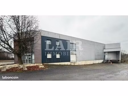 local 2304 m² laval