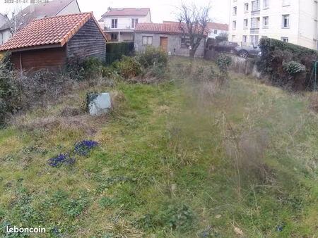 joli terrain plat et très bien placé au calme à chamalières