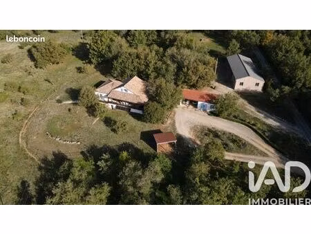 propriété 5 pièces 136 m²
