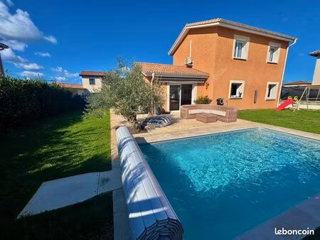 maison familiale  3 chambres  terrasse  piscine