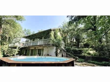 villa 8 pièces 180 m²