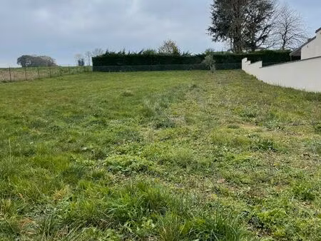 rare - beau terrain de 1258 m2 dont 790 m2 constructibles - ploërmel