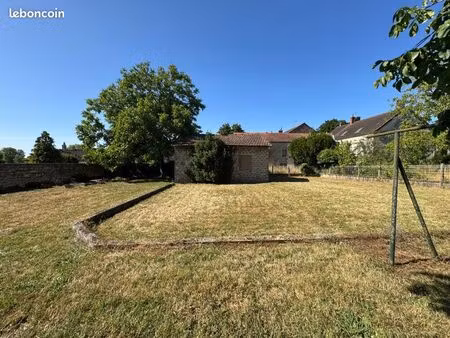 à vendre terrain à bâtir de 450 m2 avec garage de 45 m2
