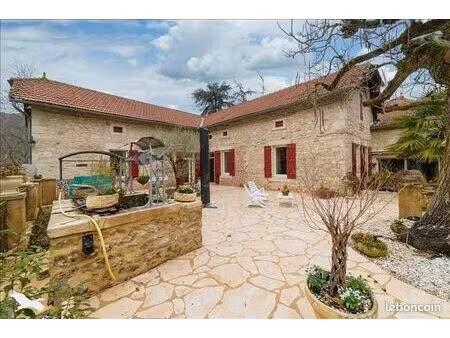 maison 8 pièces 235 m²