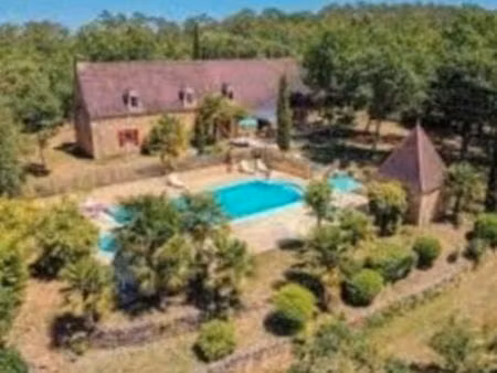 propriété en pierre  chambres d'hôtes piscine et 1 2 ha de terrain
