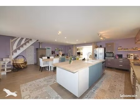 superbe villa contemporaine avec piscine chauffée  grands volumes et vue panoramique sur l