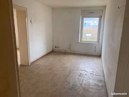 vends f3 à rénover avec combles