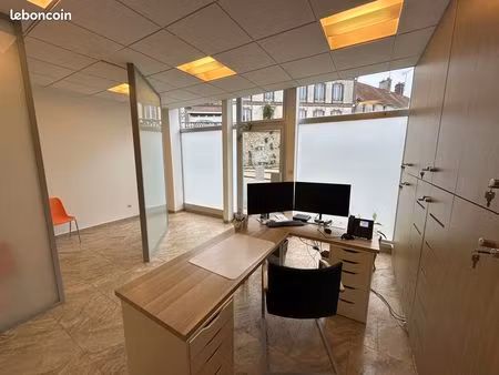 bureaux équipés 116 m2