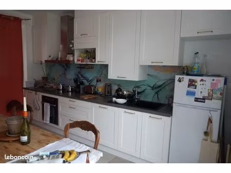 location de chambre charmante - parquet  haut plafond  cuisine bien équipée