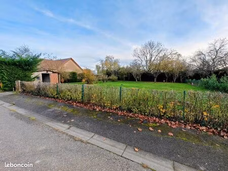 terrain constructible plat et exposé plein sud