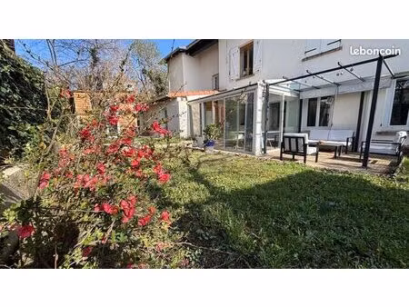 charmant appartement en rez de jardin