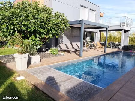 quartier sud maison contemporaine avec piscine
