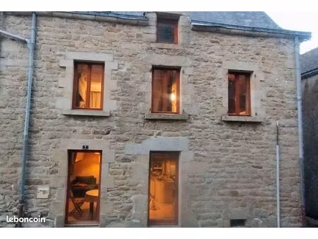 maison de ville atypique en pierre – charme  calme et potentiel