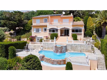 location meublée villa 6 pièces 128 m² à les issambres (83380)  3 200 €