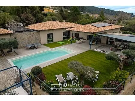 villa contemporaine de plain-pied avec piscine