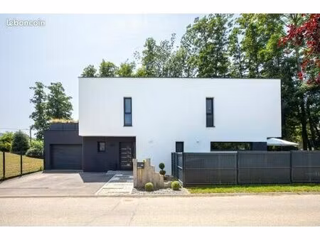 maison à toit plat hors lotissement en bordure des champs